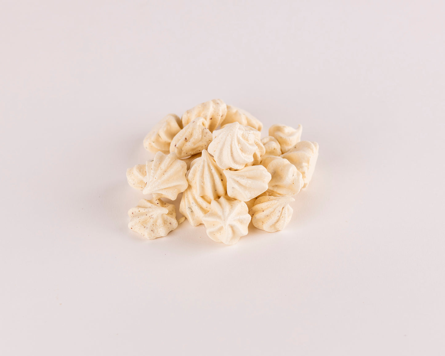 Assortiment de Meringues Lavande et Rose Sauvage du Québec